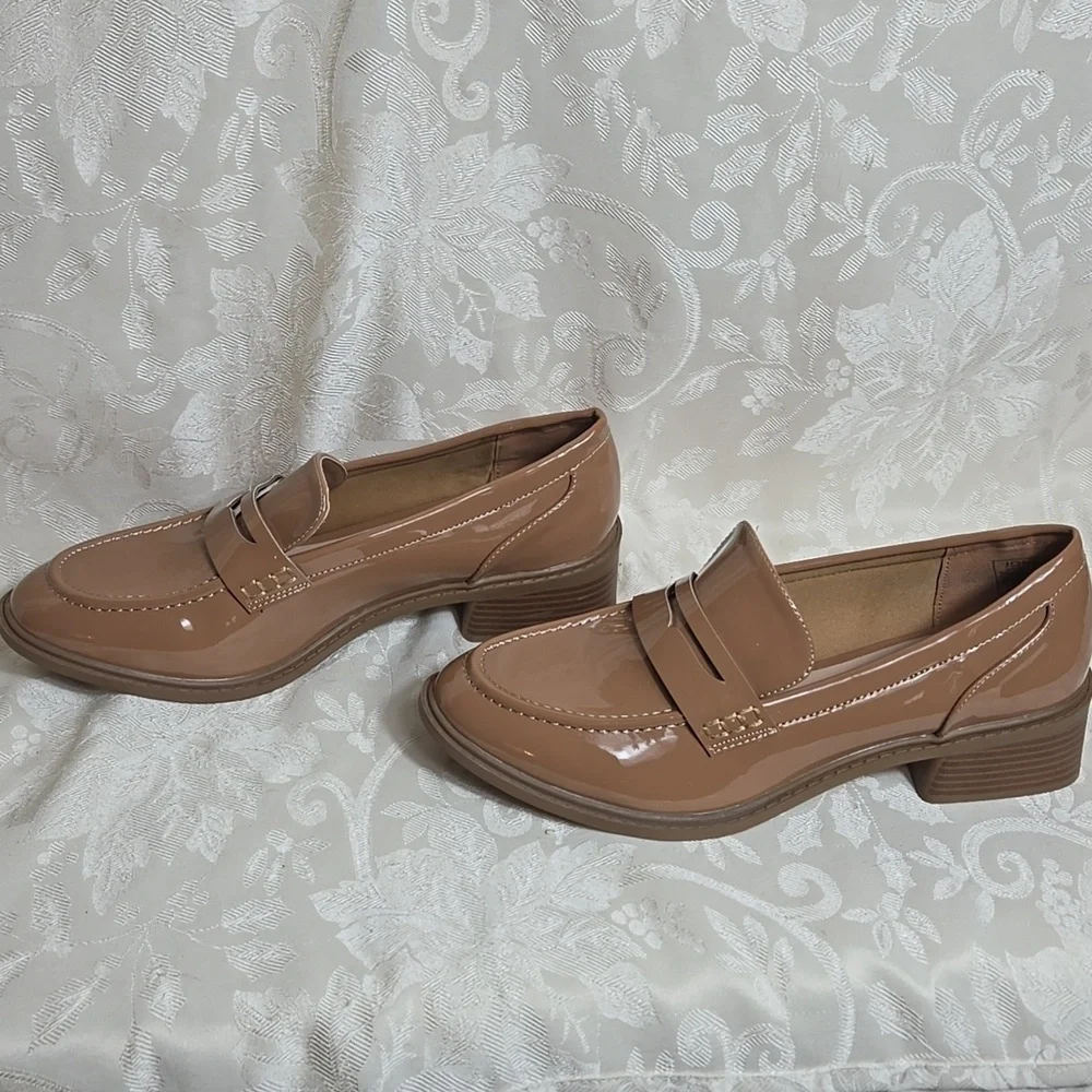 Jones New York Light  Brown Patent Leather Quiet Luxurt Loafers NWT